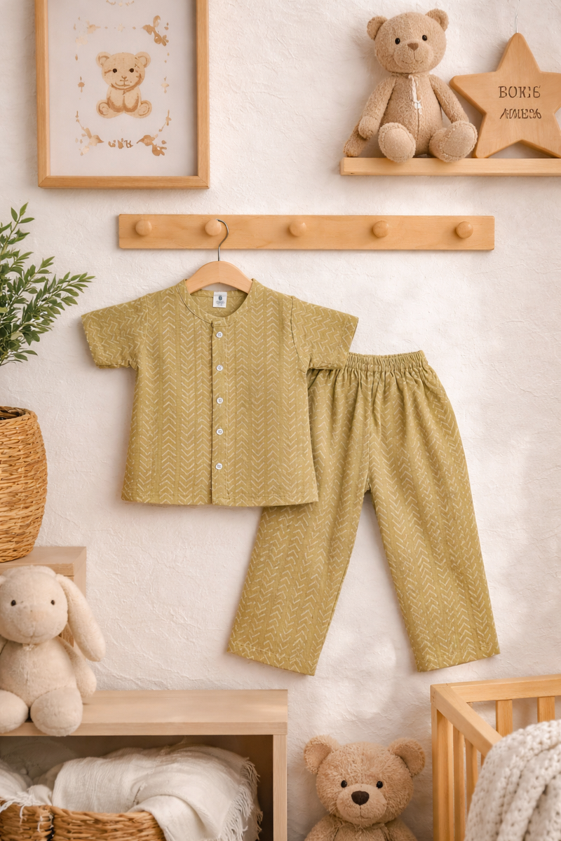 Earth Green |Half Sleeves| Checkered Muslin| Soft Unisex Muslin Set for New Born to 6 Years