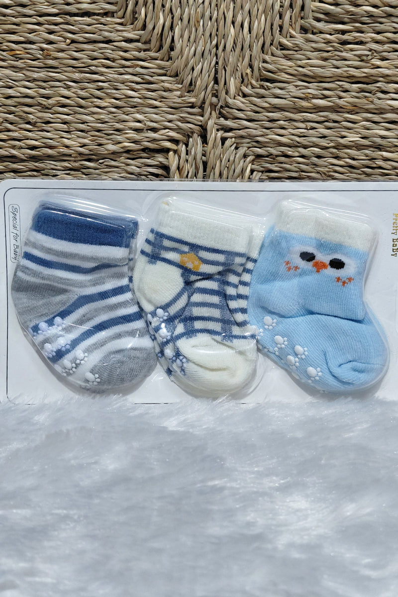 Kradyl Kroft Set of 3 New Born Baby Socks with Foot Grip (0 to 6 Months)