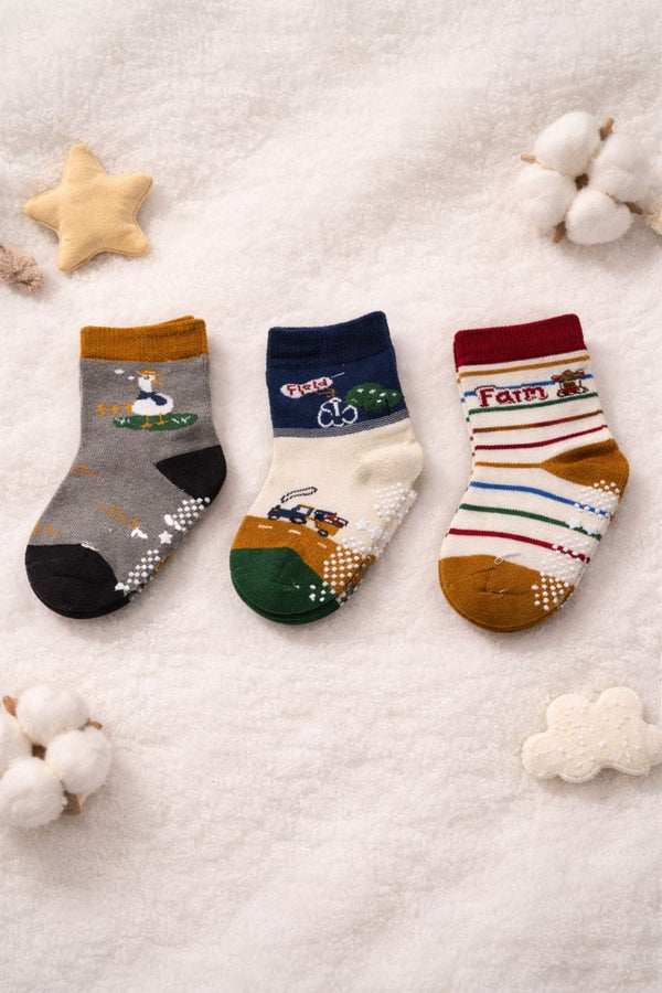Kradyl Kroft Set of 3 Premium New Born Baby Socks with Foot Grip (3 to 6 Yrs) - Style 13