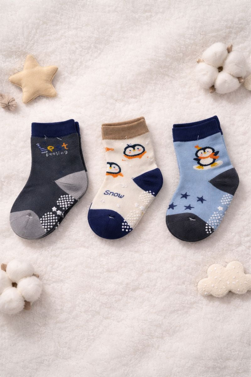 Kradyl Kroft Set of 3 Premium New Born Baby Socks with Foot Grip (3 to 6 Yrs) - Style 15